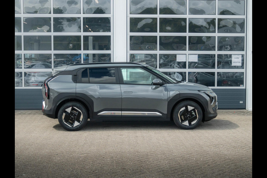 Kia EV3 Plus 58.3 kWh ANWB Private Lease v.a. € 469,- | Snelle Levering | Navi | 17" | Adapt. Cruise | Clima | PDC | Dakrails | Stoel&Stuurverw. | Priv Glass | BSM | Private Lease € 516,- Actie !