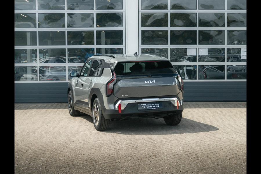Kia EV3 Plus 58.3 kWh ANWB Private Lease v.a. € 469,- | Snelle Levering | Navi | 17" | Adapt. Cruise | Clima | PDC | Dakrails | Stoel&Stuurverw. | Priv Glass | BSM | Private Lease € 516,- Actie !