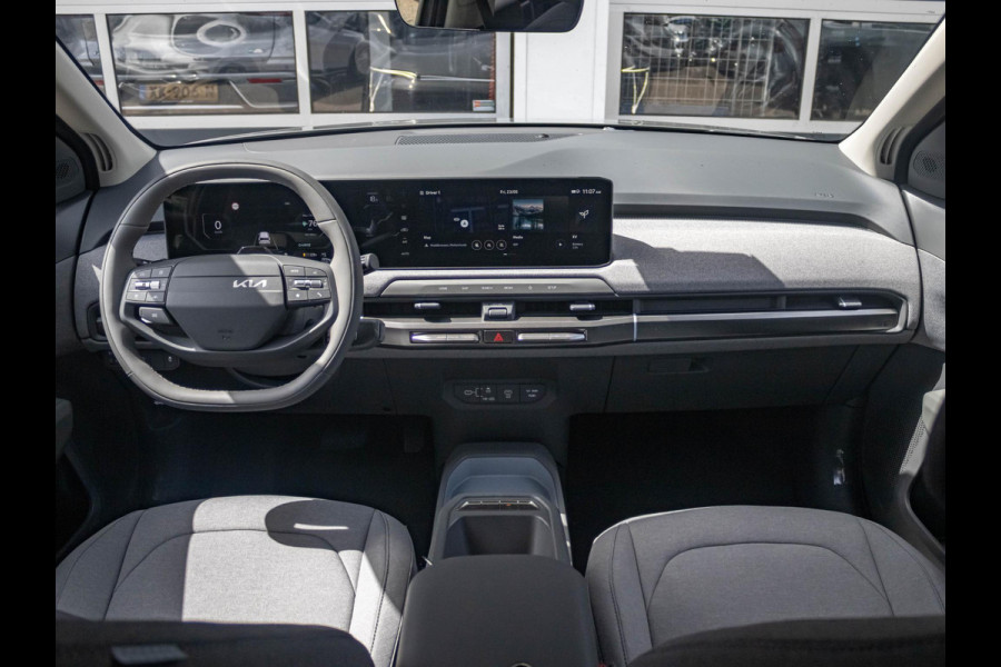 Kia EV3 Plus 58.3 kWh ANWB Private Lease v.a. € 469,- | Snelle Levering | Navi | 17" | Adapt. Cruise | Clima | PDC | Dakrails | Stoel&Stuurverw. | Priv Glass | BSM | Private Lease € 516,- Actie !