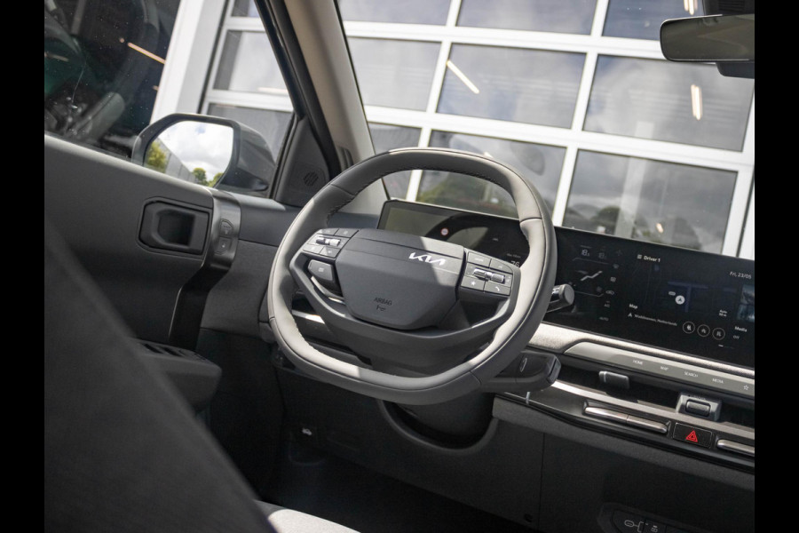 Kia EV3 Plus 58.3 kWh ANWB Private Lease v.a. € 469,- | Snelle Levering | Navi | 17" | Adapt. Cruise | Clima | PDC | Dakrails | Stoel&Stuurverw. | Priv Glass | BSM | Private Lease € 516,- Actie !