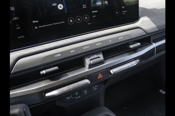 Kia EV3 Plus 58.3 kWh ANWB Private Lease v.a. € 469,- | Snelle Levering | Navi | 17" | Adapt. Cruise | Clima | PDC | Dakrails | Stoel&Stuurverw. | Priv Glass | BSM | Private Lease € 516,- Actie !