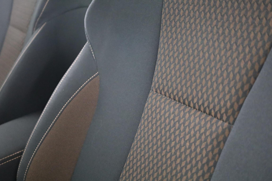 Škoda Fabia 1.0 TSI Business Edition 95 pk | Verlengde garantie | Navigatie via App | Parkeersensoren achter | Cruise control | Autom. airco | Stoelverwarming |