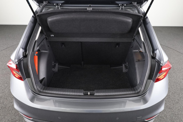 Škoda Fabia 1.0 TSI Business Edition 95 pk | Verlengde garantie | Navigatie via App | Parkeersensoren achter | Cruise control | Autom. airco | Stoelverwarming |