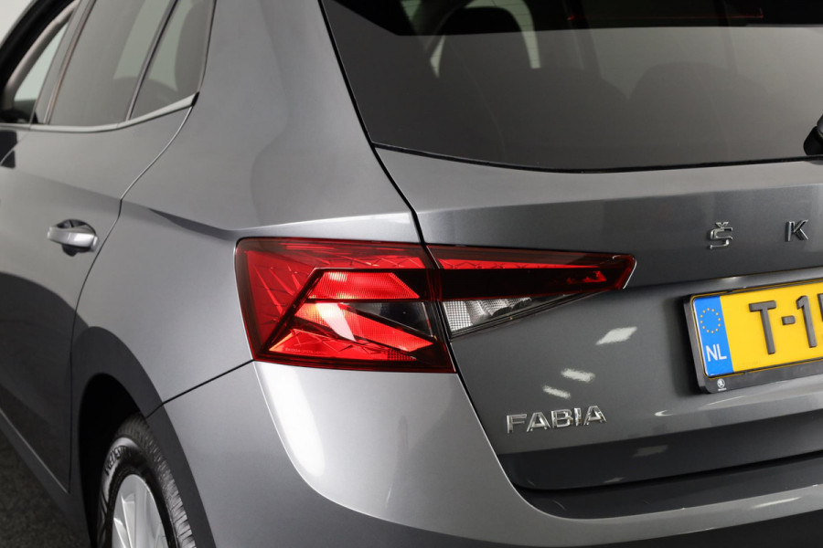 Škoda Fabia 1.0 TSI Business Edition 95 pk | Verlengde garantie | Navigatie via App | Parkeersensoren achter | Cruise control | Autom. airco | Stoelverwarming |