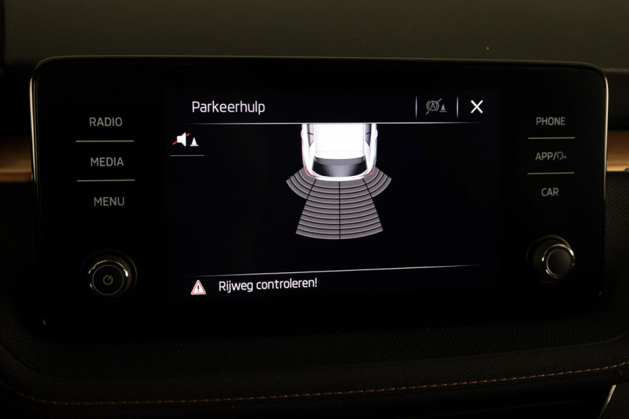 Škoda Fabia 1.0 TSI Business Edition 95 pk | Verlengde garantie | Navigatie via App | Parkeersensoren achter | Cruise control | Autom. airco | Stoelverwarming |