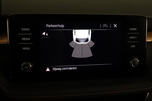 Škoda Fabia 1.0 TSI Business Edition 95 pk | Verlengde garantie | Navigatie via App | Parkeersensoren achter | Cruise control | Autom. airco | Stoelverwarming |