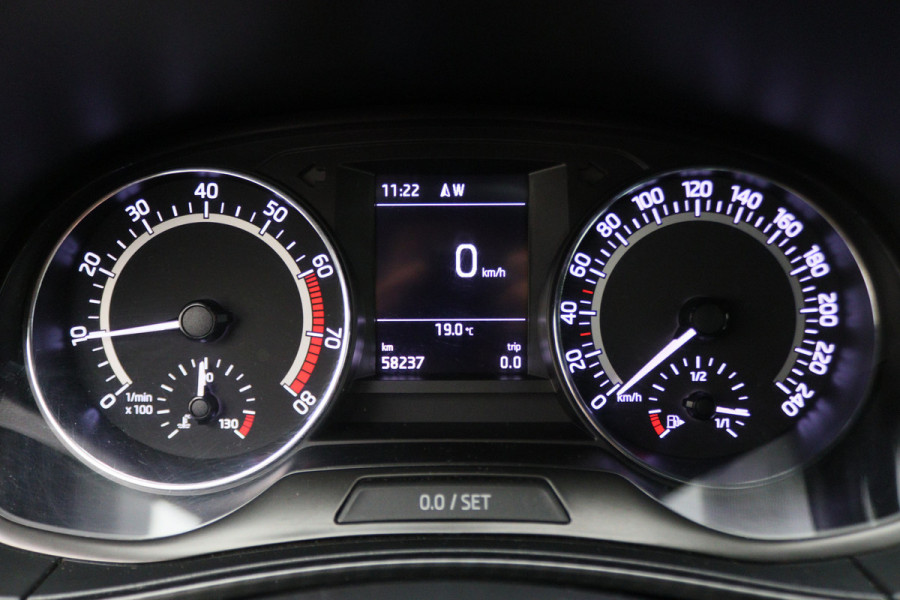 Škoda Fabia 1.0 TSI Monte Carlo Navigatie, Stoelverwarming, Climate, Cruise, PDC, 17"