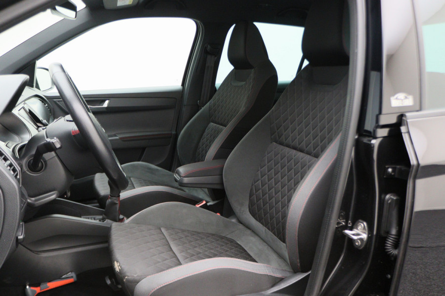 Škoda Fabia 1.0 TSI Monte Carlo Navigatie, Stoelverwarming, Climate, Cruise, PDC, 17"