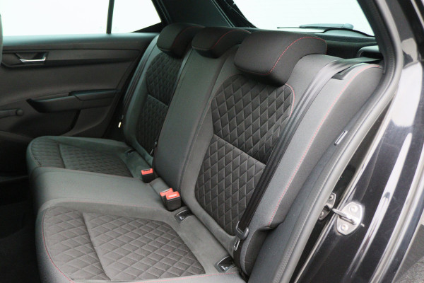 Škoda Fabia 1.0 TSI Monte Carlo Navigatie, Stoelverwarming, Climate, Cruise, PDC, 17"