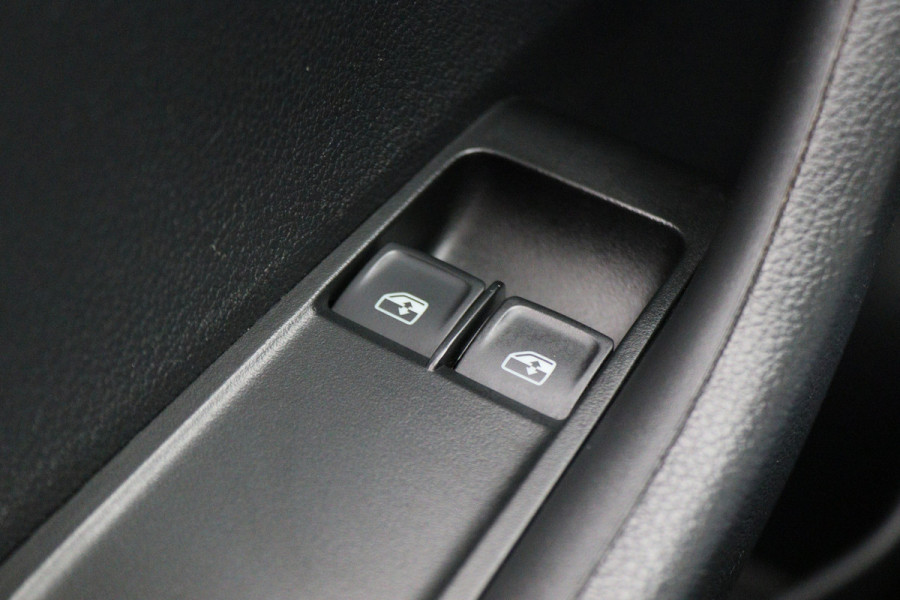 Škoda Fabia 1.0 TSI Monte Carlo Navigatie, Stoelverwarming, Climate, Cruise, PDC, 17"