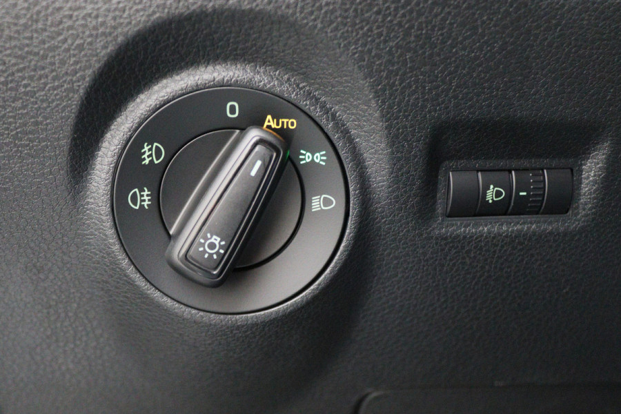 Škoda Fabia 1.0 TSI Monte Carlo Navigatie, Stoelverwarming, Climate, Cruise, PDC, 17"
