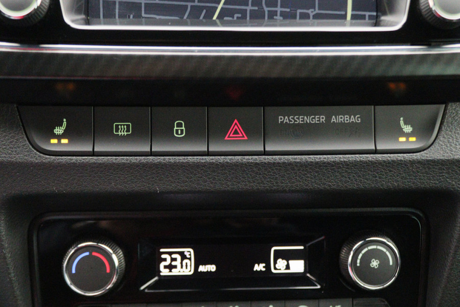 Škoda Fabia 1.0 TSI Monte Carlo Navigatie, Stoelverwarming, Climate, Cruise, PDC, 17"