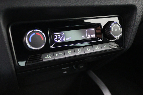 Škoda Fabia 1.0 TSI Monte Carlo Navigatie, Stoelverwarming, Climate, Cruise, PDC, 17"