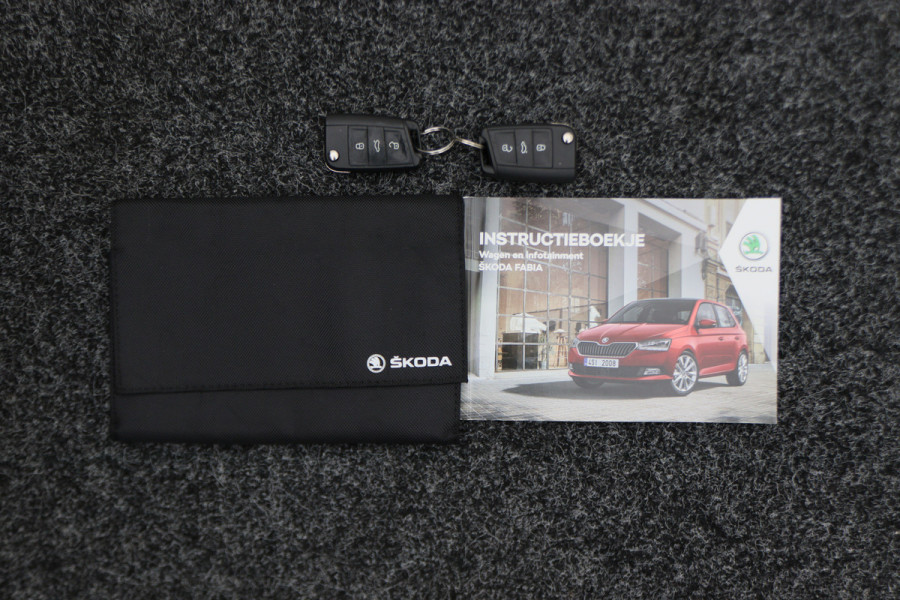 Škoda Fabia 1.0 TSI Monte Carlo Navigatie, Stoelverwarming, Climate, Cruise, PDC, 17"