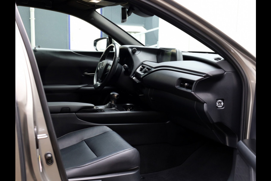 Lexus UX 250h Luxury Line | Leder | Head-up | Dodehoek