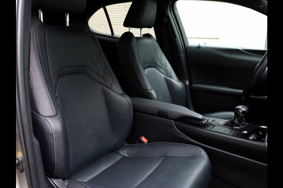 Lexus UX 250h Luxury Line | Leder | Head-up | Dodehoek