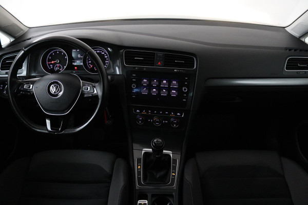 Volkswagen Golf 1.0 TSI Comfortline Business (PARKEERSENSOREN, TREKHAAK, STOELVERWARMING, CRUISE CONTROL, NL-AUTO)