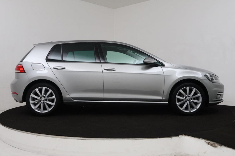 Volkswagen Golf 1.0 TSI Comfortline Business (PARKEERSENSOREN, TREKHAAK, STOELVERWARMING, CRUISE CONTROL, NL-AUTO)