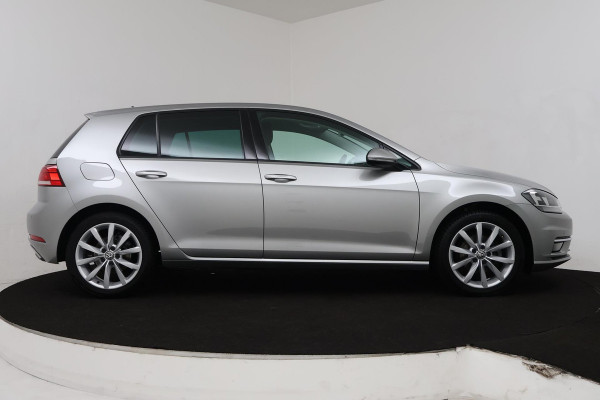 Volkswagen Golf 1.0 TSI Comfortline Business (PARKEERSENSOREN, TREKHAAK, STOELVERWARMING, CRUISE CONTROL, NL-AUTO)