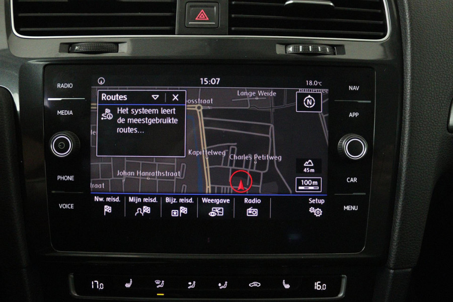 Volkswagen Golf 1.0 TSI Comfortline Business (PARKEERSENSOREN, TREKHAAK, STOELVERWARMING, CRUISE CONTROL, NL-AUTO)