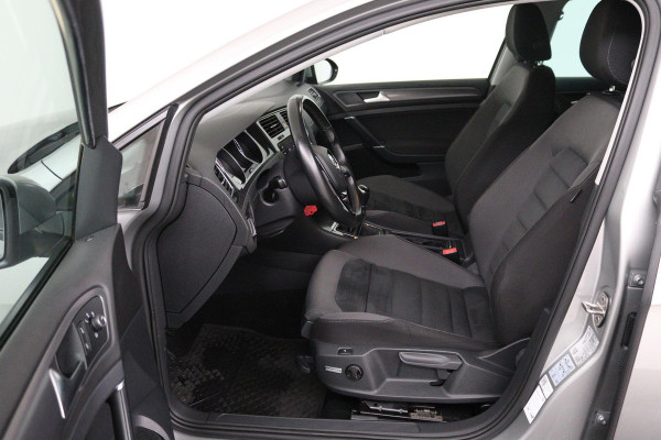 Volkswagen Golf 1.0 TSI Comfortline Business (PARKEERSENSOREN, TREKHAAK, STOELVERWARMING, CRUISE CONTROL, NL-AUTO)
