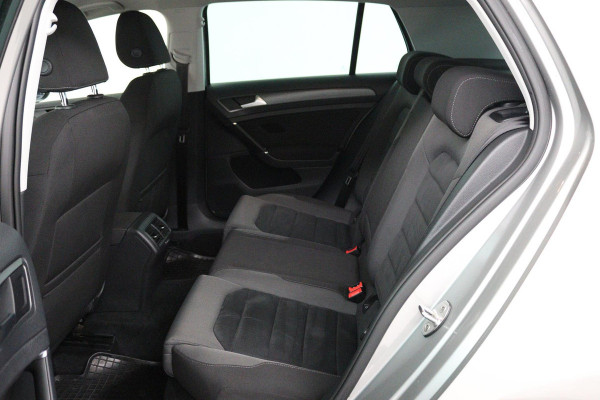 Volkswagen Golf 1.0 TSI Comfortline Business (PARKEERSENSOREN, TREKHAAK, STOELVERWARMING, CRUISE CONTROL, NL-AUTO)