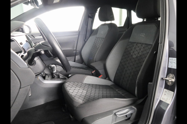 Volkswagen Taigo 1.0 TSI R-Line 110 pk Automaat (DSG) | Navigatie | Panoramadak | Parkeersensoren | Matrix LED koplampen | Adaptieve cruise control | R-line |
