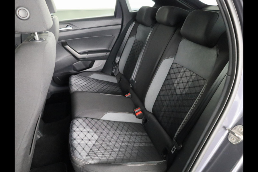 Volkswagen Taigo 1.0 TSI R-Line 110 pk Automaat (DSG) | Navigatie | Panoramadak | Parkeersensoren | Matrix LED koplampen | Adaptieve cruise control | R-line |