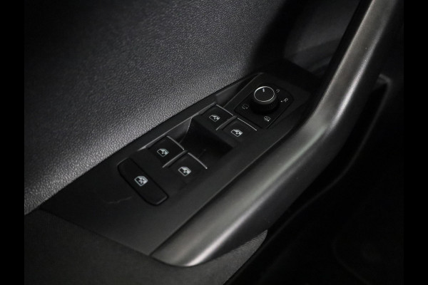 Volkswagen Taigo 1.0 TSI R-Line 110 pk Automaat (DSG) | Navigatie | Panoramadak | Parkeersensoren | Matrix LED koplampen | Adaptieve cruise control | R-line |