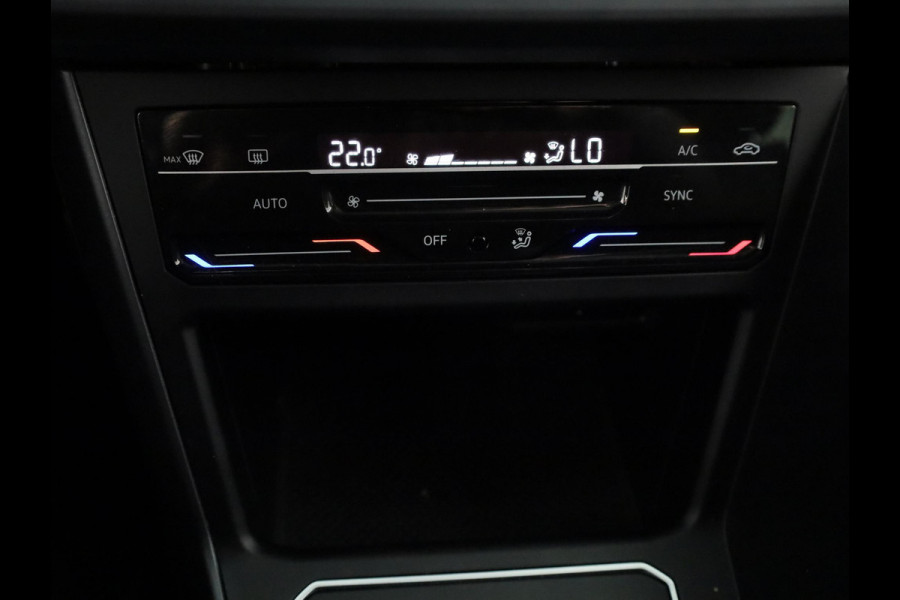 Volkswagen Taigo 1.0 TSI R-Line 110 pk Automaat (DSG) | Navigatie | Panoramadak | Parkeersensoren | Matrix LED koplampen | Adaptieve cruise control | R-line |