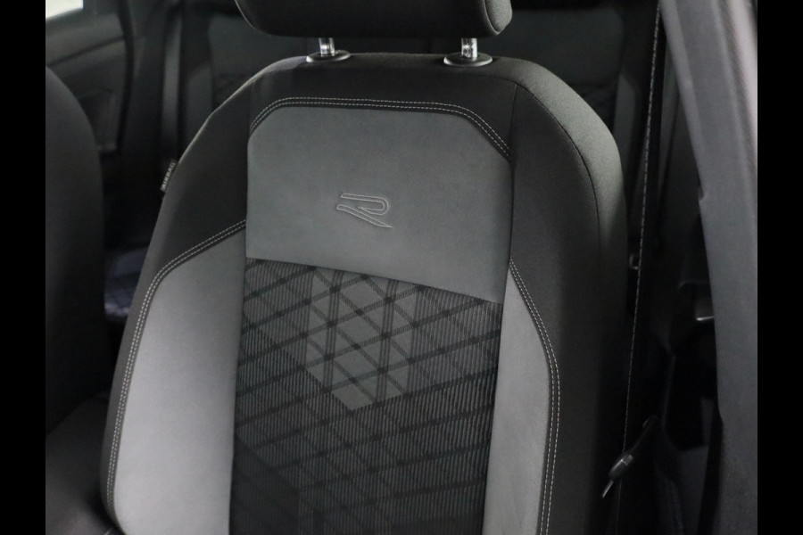 Volkswagen Taigo 1.0 TSI R-Line 110 pk Automaat (DSG) | Navigatie | Panoramadak | Parkeersensoren | Matrix LED koplampen | Adaptieve cruise control | R-line |