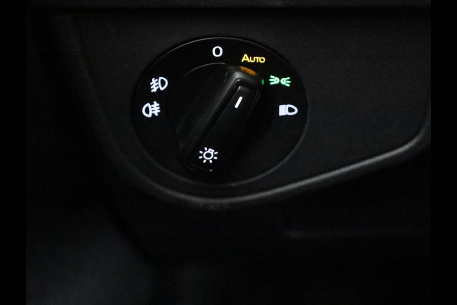 Volkswagen Taigo 1.0 TSI R-Line 110 pk Automaat (DSG) | Navigatie | Panoramadak | Parkeersensoren | Matrix LED koplampen | Adaptieve cruise control | R-line |