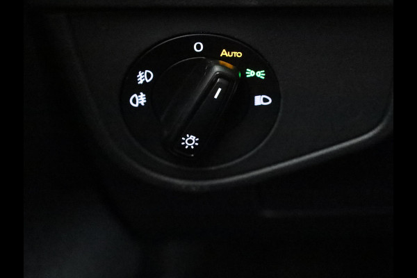 Volkswagen Taigo 1.0 TSI R-Line 110 pk Automaat (DSG) | Navigatie | Panoramadak | Parkeersensoren | Matrix LED koplampen | Adaptieve cruise control | R-line |