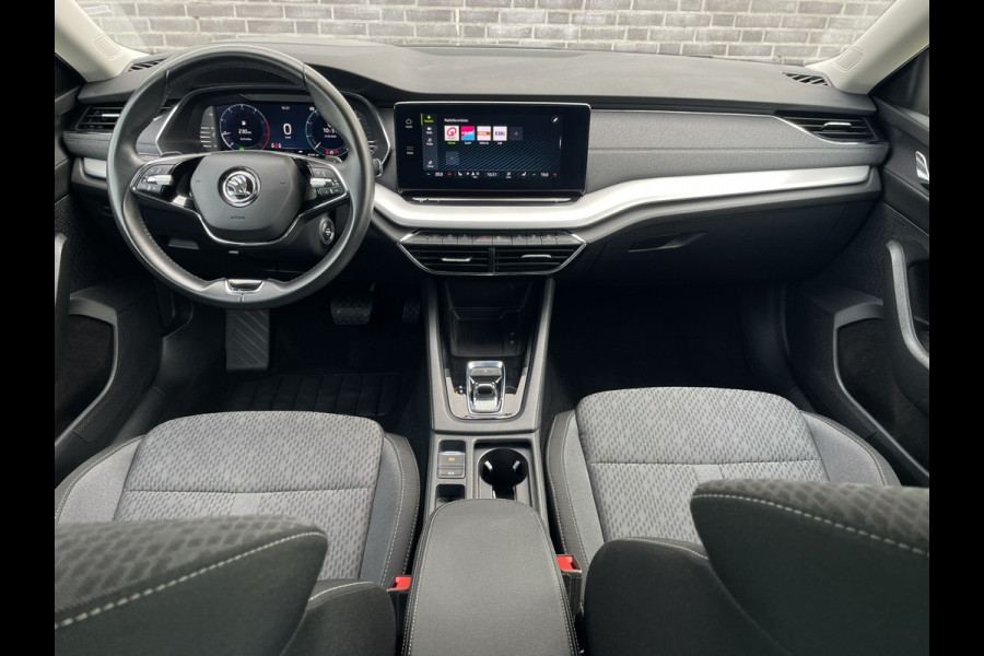 Škoda Octavia Combi 1.5 e-TSI Business Edition Plus | Trekhaak | Head-Up | Carplay | LED | Sfeerverl. | Camera | Memory