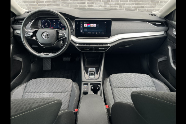 Škoda Octavia Combi 1.5 e-TSI Business Edition Plus | Trekhaak | Head-Up | Carplay | LED | Sfeerverl. | Camera | Memory