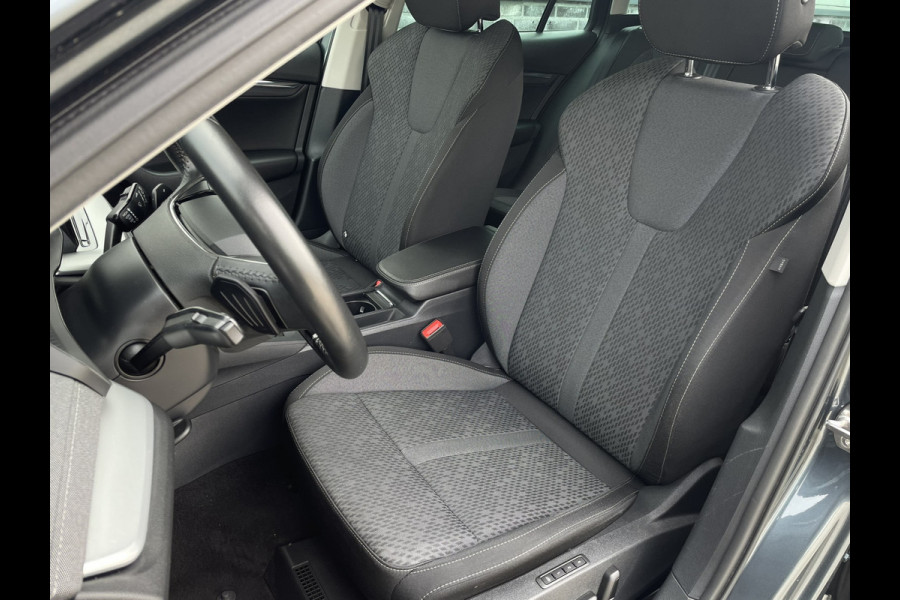 Škoda Octavia Combi 1.5 e-TSI Business Edition Plus | Trekhaak | Head-Up | Carplay | LED | Sfeerverl. | Camera | Memory