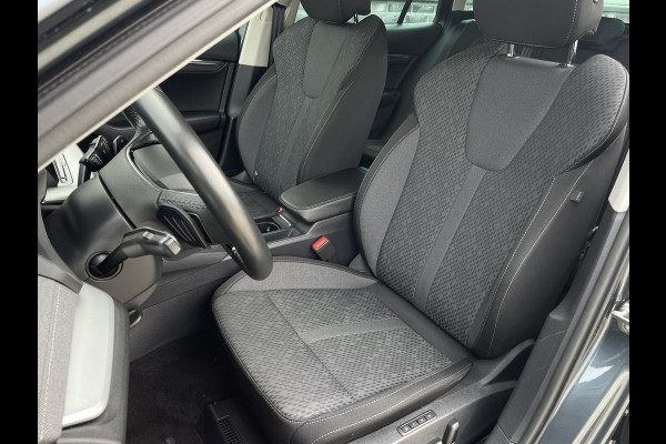 Škoda Octavia Combi 1.5 e-TSI Business Edition Plus | Trekhaak | Head-Up | Carplay | LED | Sfeerverl. | Camera | Memory