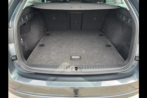Škoda Octavia Combi 1.5 e-TSI Business Edition Plus | Trekhaak | Head-Up | Carplay | LED | Sfeerverl. | Camera | Memory