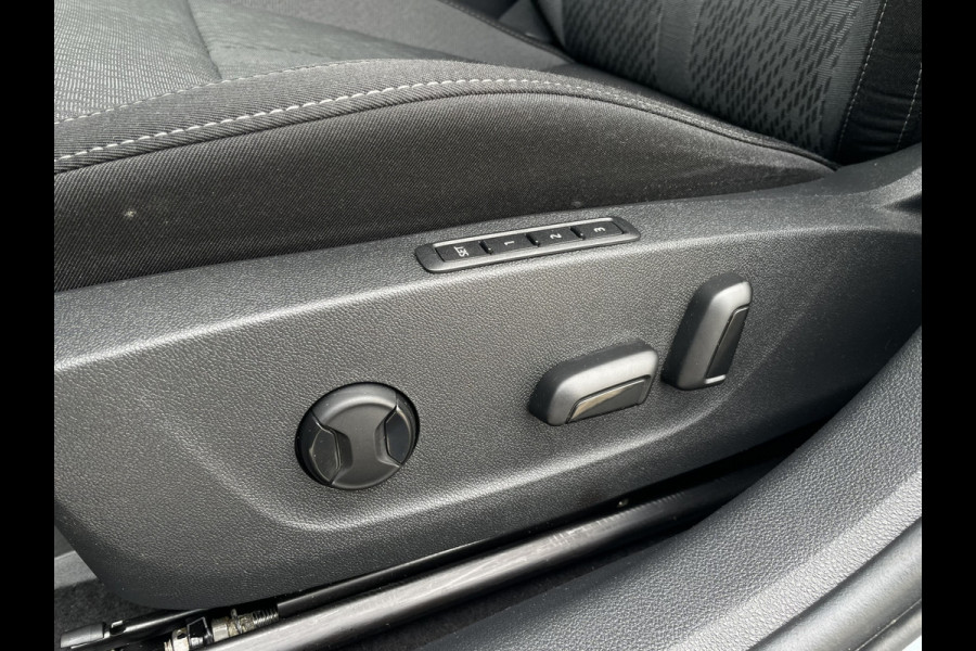Škoda Octavia Combi 1.5 e-TSI Business Edition Plus | Trekhaak | Head-Up | Carplay | LED | Sfeerverl. | Camera | Memory