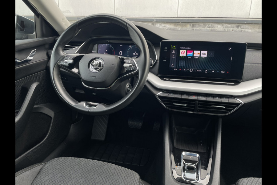 Škoda Octavia Combi 1.5 e-TSI Business Edition Plus | Trekhaak | Head-Up | Carplay | LED | Sfeerverl. | Camera | Memory
