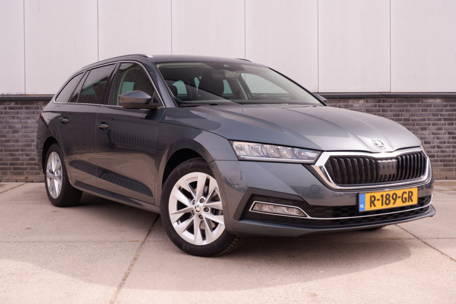 Škoda Octavia Combi 1.5 e-TSI Business Edition Plus | Trekhaak | Head-Up | Carplay | LED | Sfeerverl. | Camera | Memory