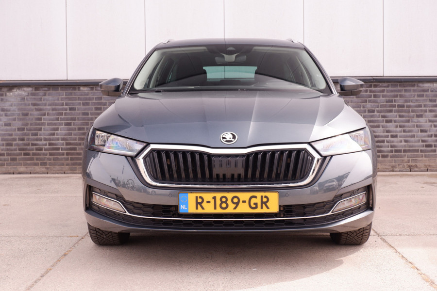 Škoda Octavia Combi 1.5 e-TSI Business Edition Plus | Trekhaak | Head-Up | Carplay | LED | Sfeerverl. | Camera | Memory