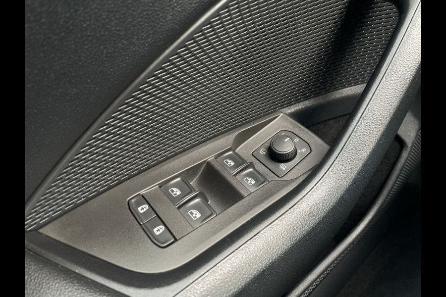 Škoda Octavia Combi 1.5 e-TSI Business Edition Plus | Trekhaak | Head-Up | Carplay | LED | Sfeerverl. | Camera | Memory