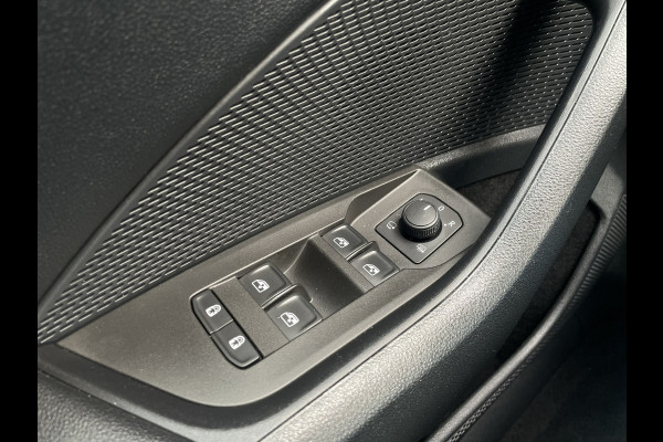 Škoda Octavia Combi 1.5 e-TSI Business Edition Plus | Trekhaak | Head-Up | Carplay | LED | Sfeerverl. | Camera | Memory