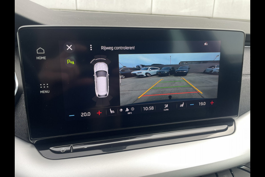 Škoda Octavia Combi 1.5 e-TSI Business Edition Plus | Trekhaak | Head-Up | Carplay | LED | Sfeerverl. | Camera | Memory