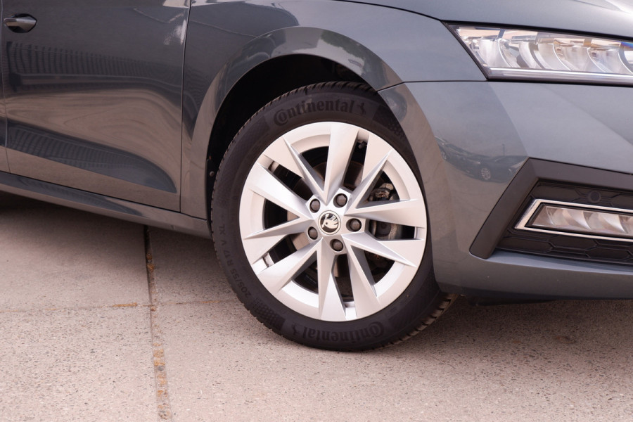 Škoda Octavia Combi 1.5 e-TSI Business Edition Plus | Trekhaak | Head-Up | Carplay | LED | Sfeerverl. | Camera | Memory