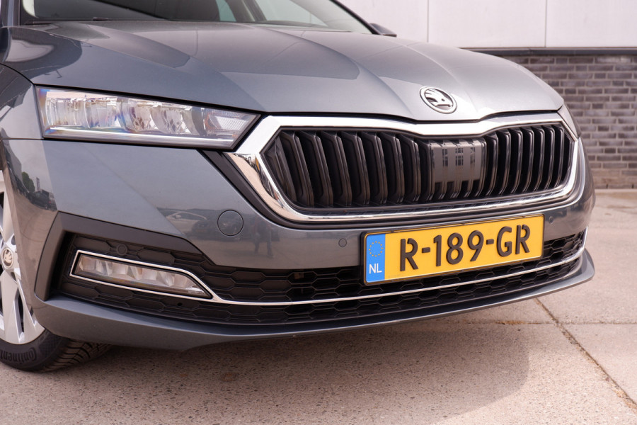 Škoda Octavia Combi 1.5 e-TSI Business Edition Plus | Trekhaak | Head-Up | Carplay | LED | Sfeerverl. | Camera | Memory