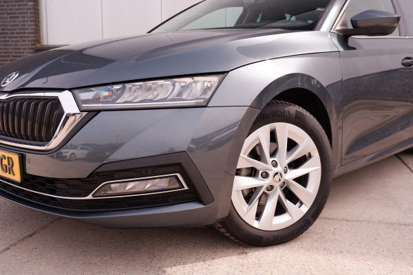 Škoda Octavia Combi 1.5 e-TSI Business Edition Plus | Trekhaak | Head-Up | Carplay | LED | Sfeerverl. | Camera | Memory