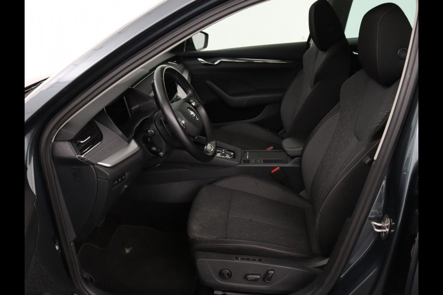 Škoda Octavia 1.4 TSI iV PHEV Business Edition Plus | Stoelverwarming | Head-Up | Adaptive cruise | Camera | Memory | Navigatie | Full LED | Sfeerverlichting | 18'' lichtmetalen velgen