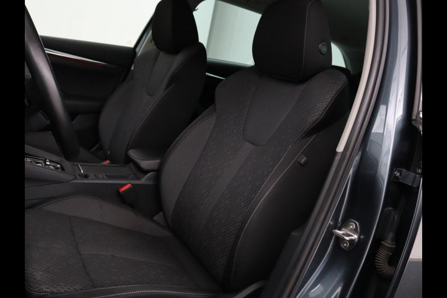 Škoda Octavia 1.4 TSI iV PHEV Business Edition Plus | Stoelverwarming | Head-Up | Adaptive cruise | Camera | Memory | Navigatie | Full LED | Sfeerverlichting | 18'' lichtmetalen velgen